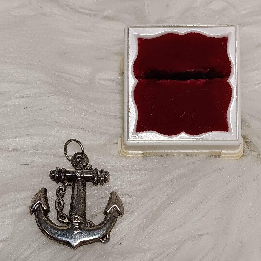 Anchor charm